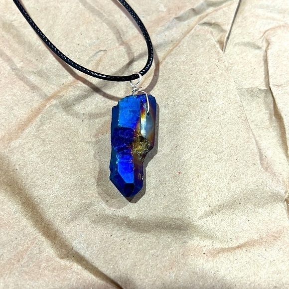 Angel Aura Quartz Pendant Necklace with Activated REIKI Energy - Picture 6 of 7